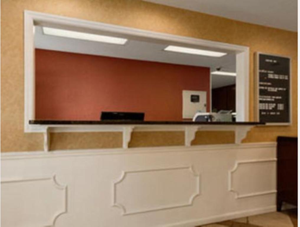 Baymont By Wyndham Sanford Hotel Interior foto
