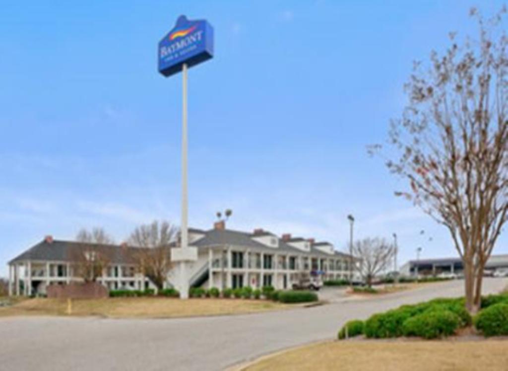 Baymont By Wyndham Sanford Hotel Exterior foto